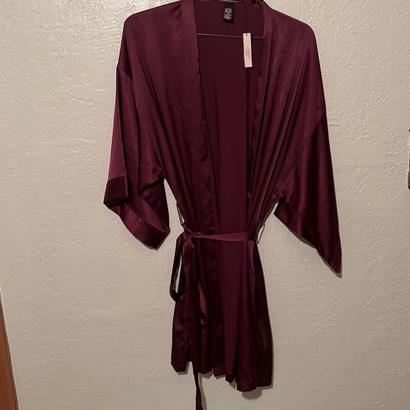 Victoria’s Secret silk robe - Picture 2 of 5